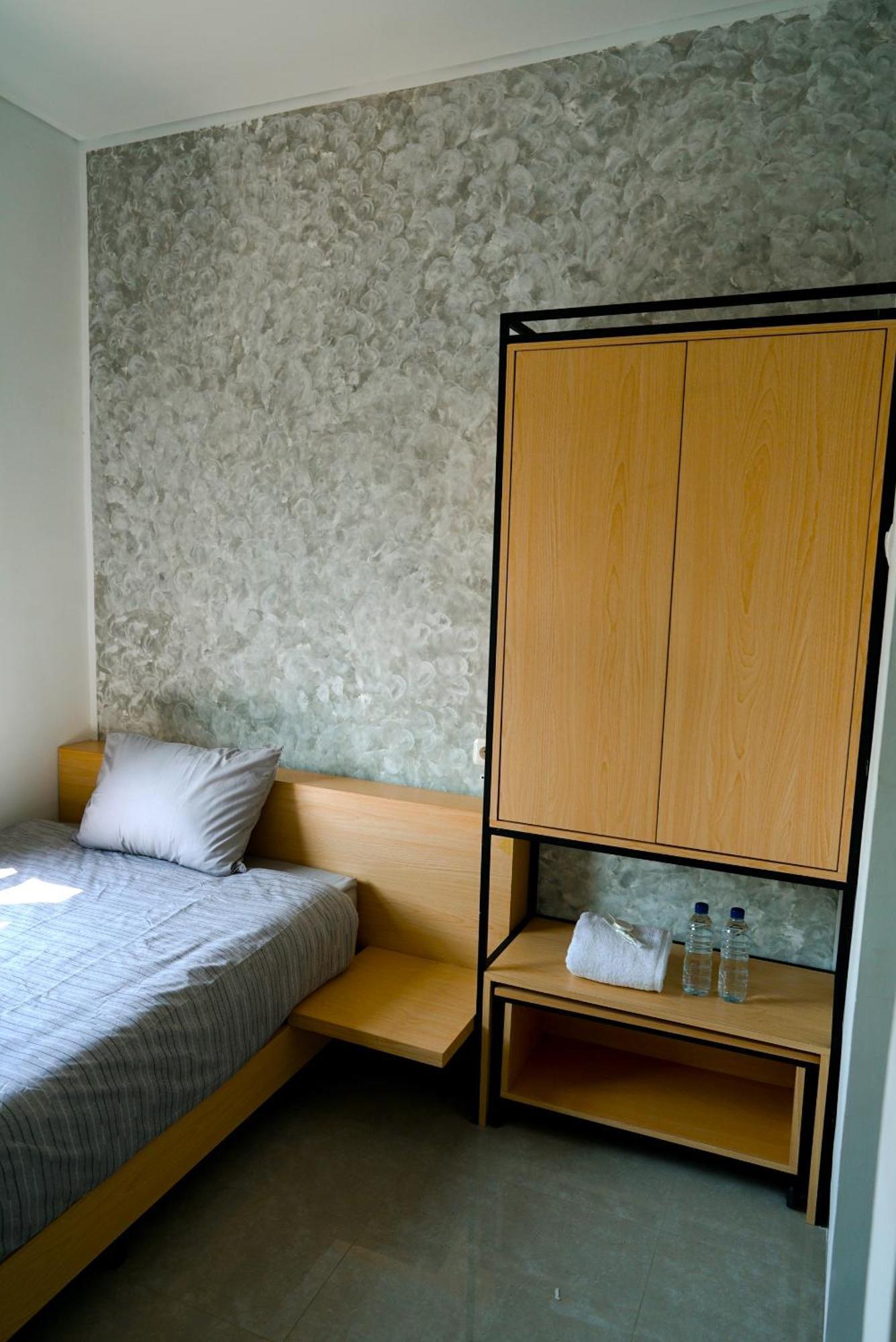 Arlita Guesthouse Cianjur Exterior photo