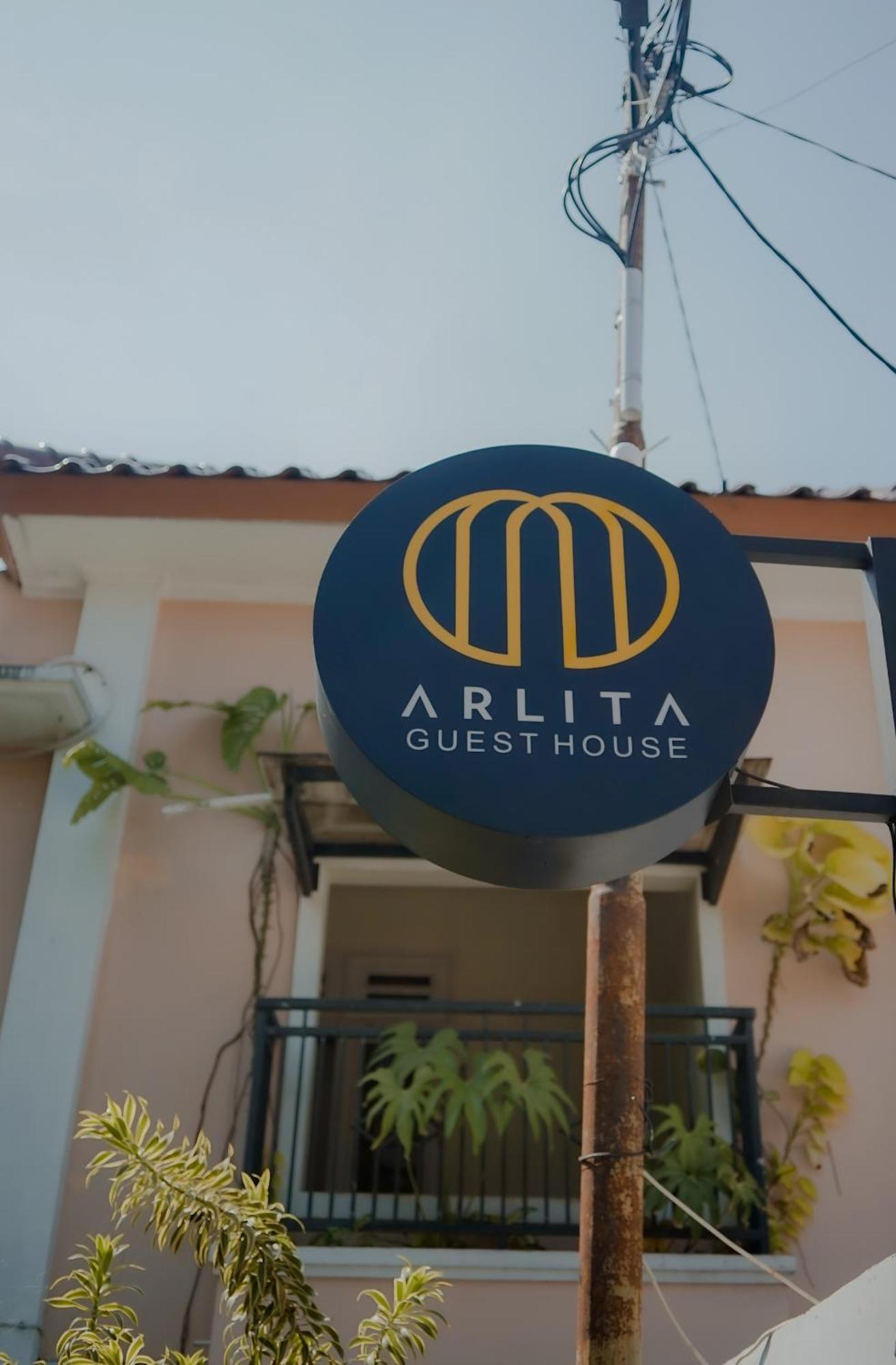 Arlita Guesthouse Cianjur Exterior photo