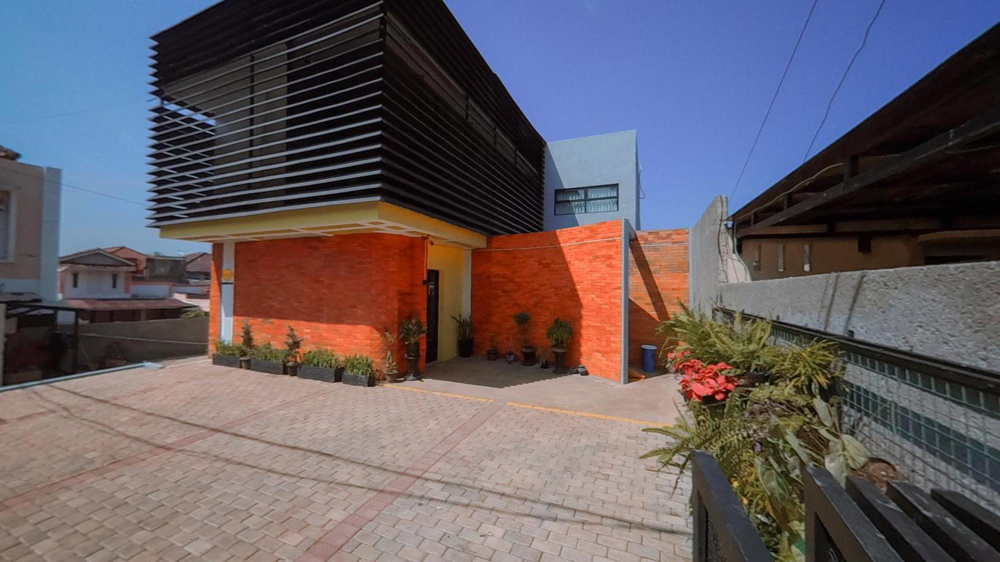 Arlita Guesthouse Cianjur Exterior photo